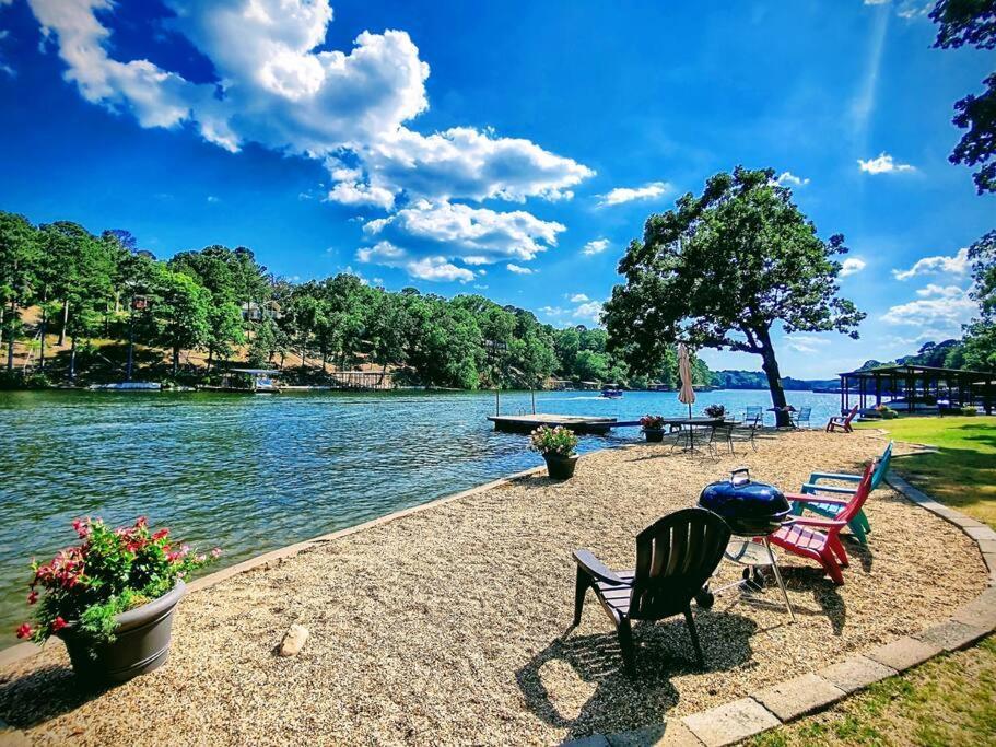 #05 - Lakefront Two Bedroom Cottage- Pet Friendly Hot Springs Buitenkant foto