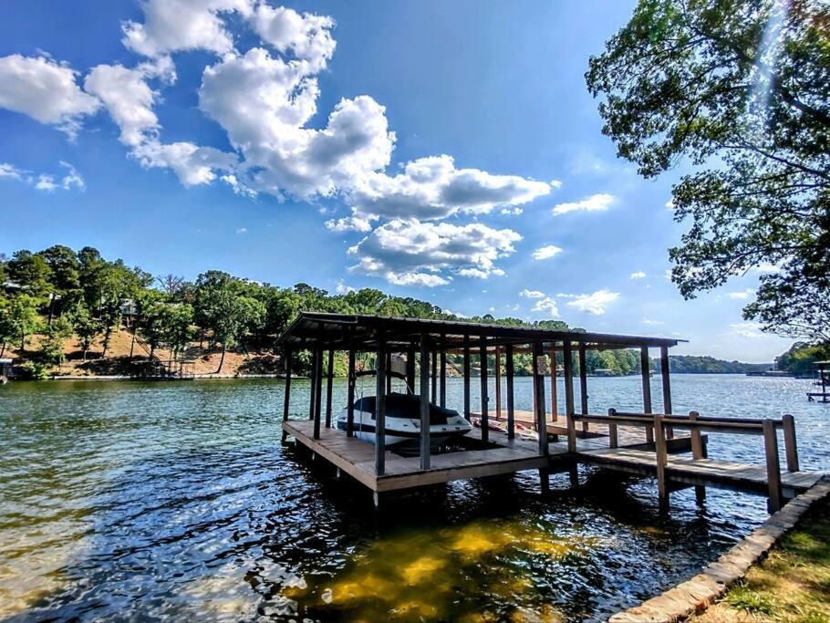 #05 - Lakefront Two Bedroom Cottage- Pet Friendly Hot Springs Buitenkant foto