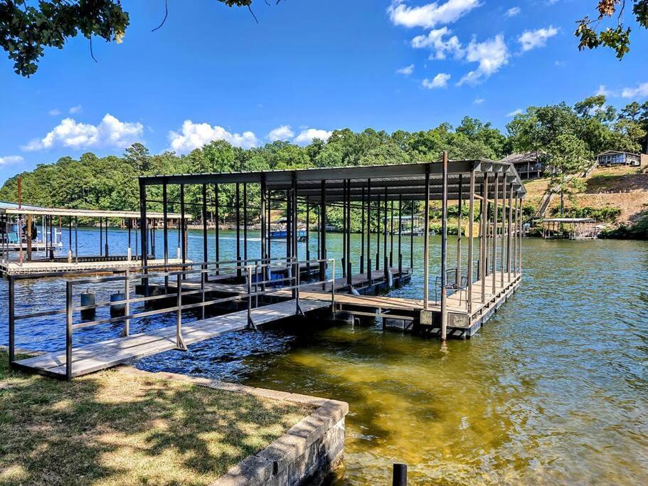#05 - Lakefront Two Bedroom Cottage- Pet Friendly Hot Springs Buitenkant foto