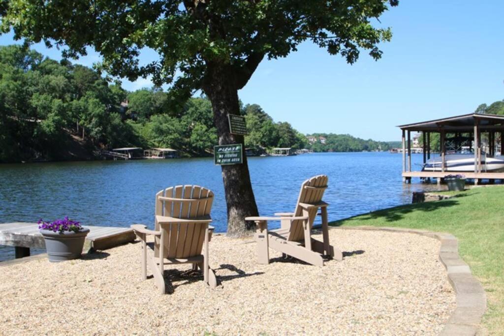#05 - Lakefront Two Bedroom Cottage- Pet Friendly Hot Springs Buitenkant foto