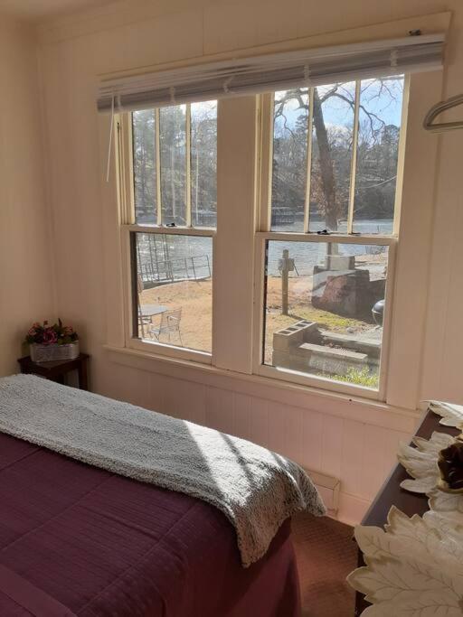 #05 - Lakefront Two Bedroom Cottage- Pet Friendly Hot Springs Buitenkant foto