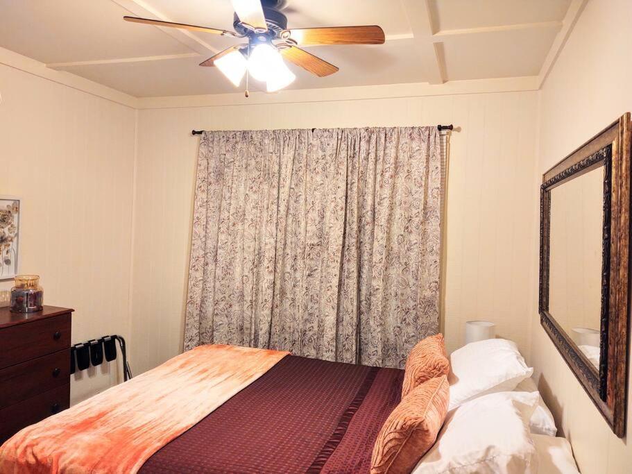 #05 - Lakefront Two Bedroom Cottage- Pet Friendly Hot Springs Buitenkant foto