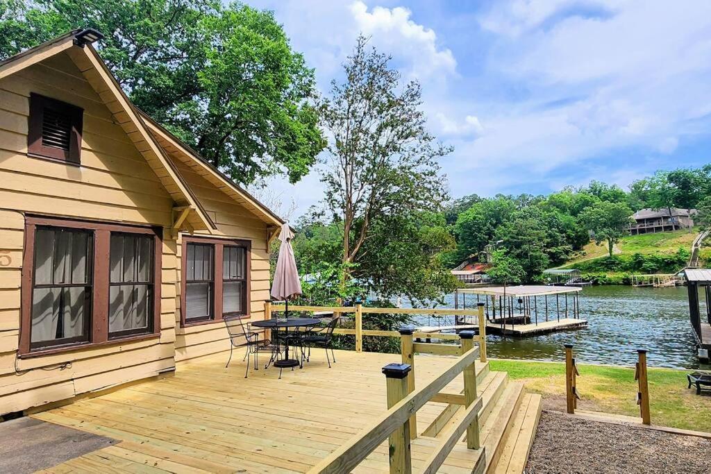 #05 - Lakefront Two Bedroom Cottage- Pet Friendly Hot Springs Buitenkant foto